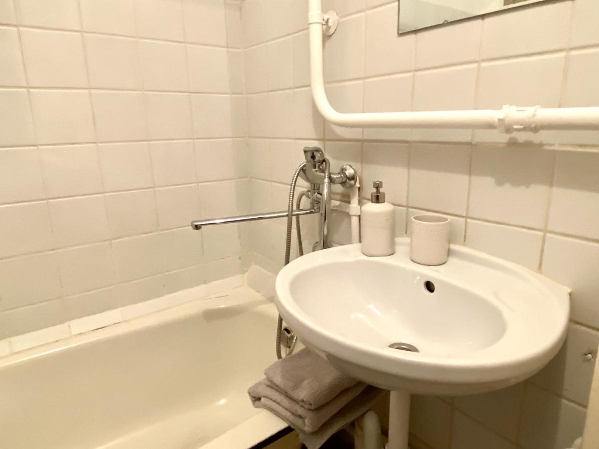 Spacious 3-Room Apartment & Parking Riga Kültér fotó